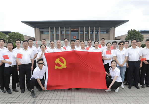 优秀党支部——龙8国际二建党支部